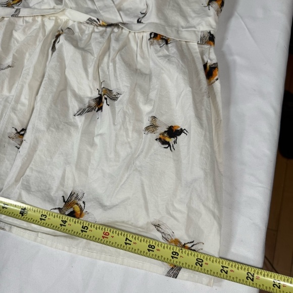 Victoria Beckham for Target Ivory Tank Top With Bee Print - Picture 13 of 15